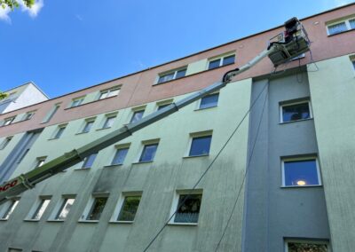 Fassadenreinigung München halb fertig